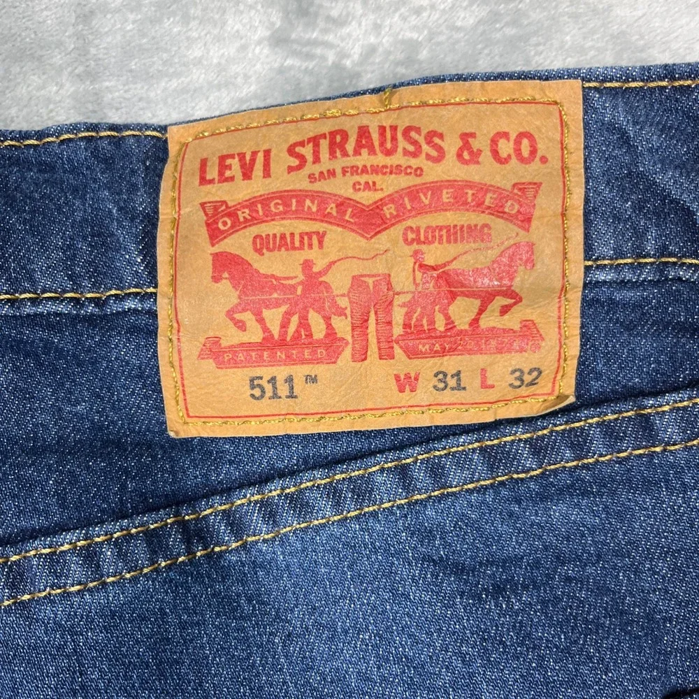 Levis 511 Slim Fit Jeans Mens 31x32 Dark Wash Blue Distressed Ripped